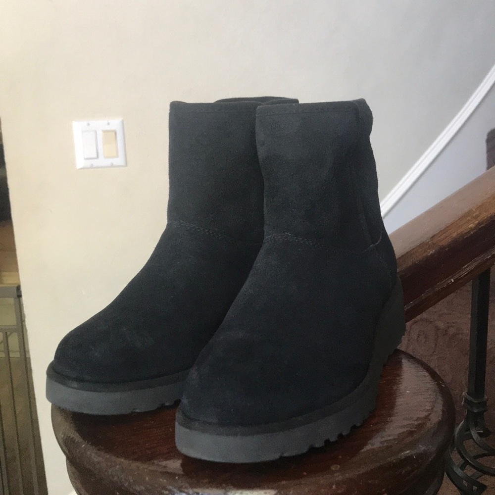 Black Uggs